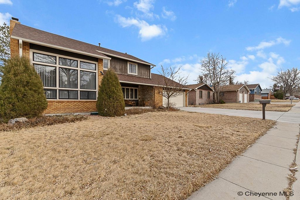 5417 GATEWAY DR, Cheyenne, WY 82009