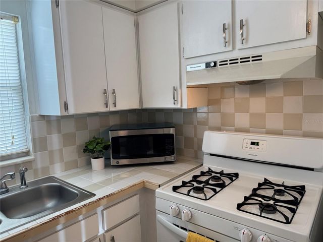 5107 PARK LAKE DRIVE N, Pinellas Park, FL 33782