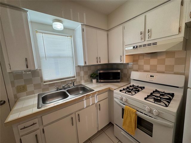 5107 PARK LAKE DRIVE N, Pinellas Park, FL 33782