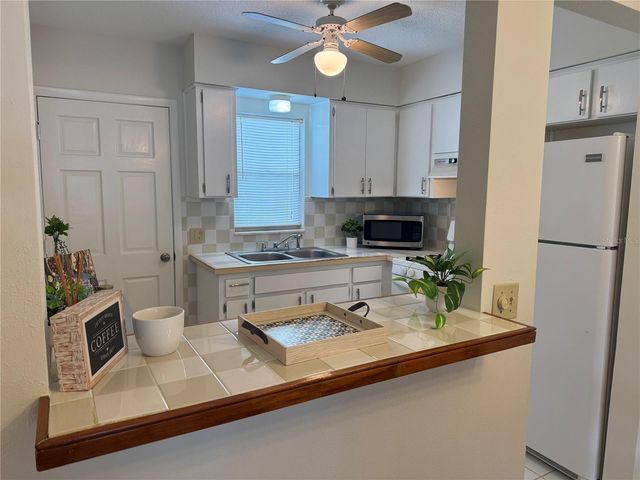 5107 PARK LAKE DRIVE N, Pinellas Park, FL 33782