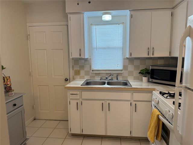 5107 PARK LAKE DRIVE N, Pinellas Park, FL 33782