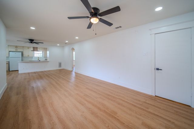 4425 Hilltop Street, Dallas, TX 75227