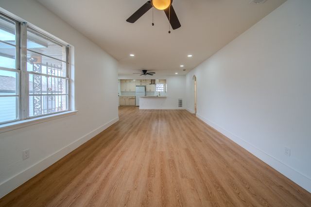 4425 Hilltop Street, Dallas, TX 75227