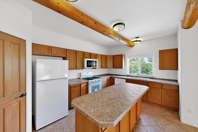 7335 Dancing Eagle Avenue NE, Albuquerque, NM 87113