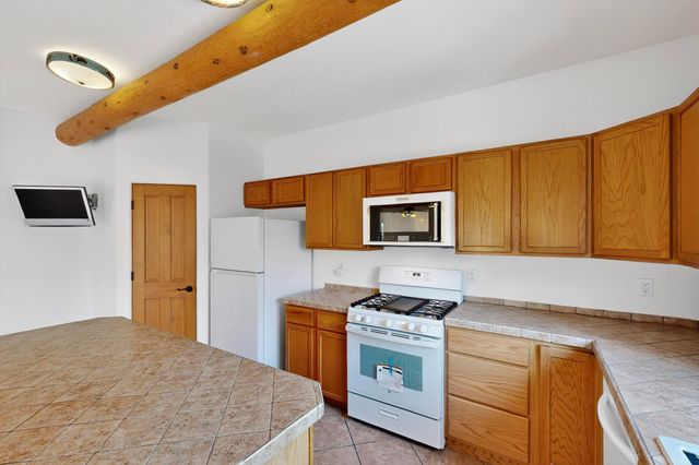 7335 Dancing Eagle Avenue NE, Albuquerque, NM 87113