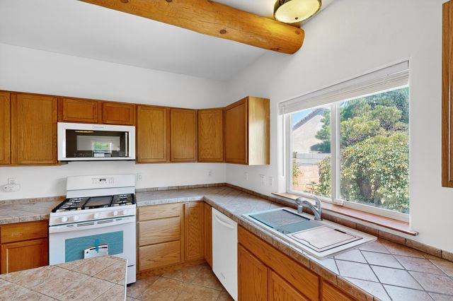 7335 Dancing Eagle Avenue NE, Albuquerque, NM 87113