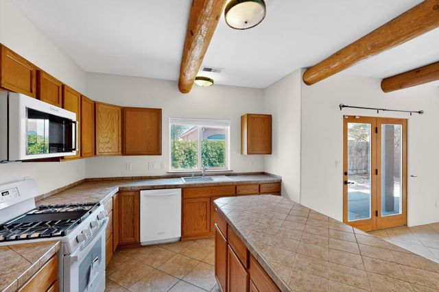 7335 Dancing Eagle Avenue NE, Albuquerque, NM 87113