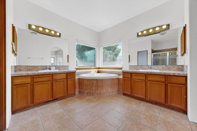 7335 Dancing Eagle Avenue NE, Albuquerque, NM 87113