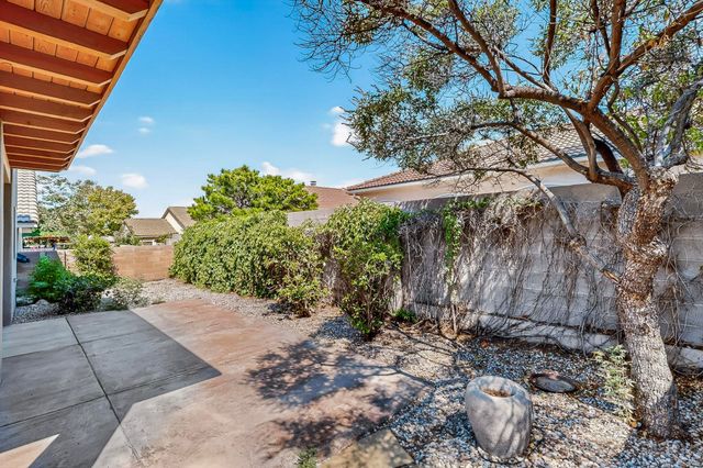 7335 Dancing Eagle Avenue NE, Albuquerque, NM 87113