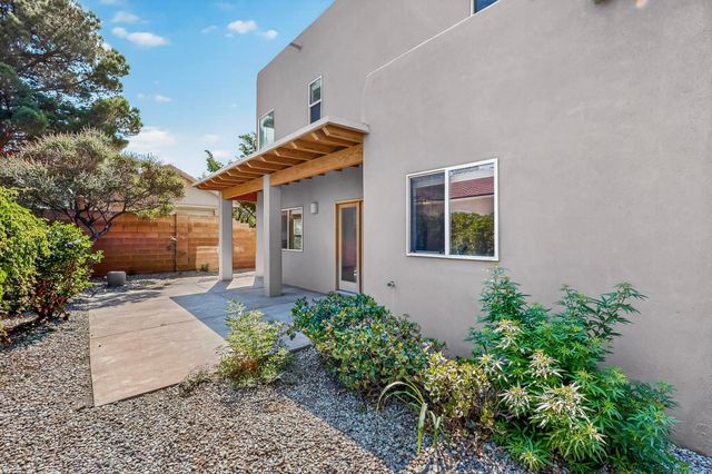 7335 Dancing Eagle Avenue NE, Albuquerque, NM 87113