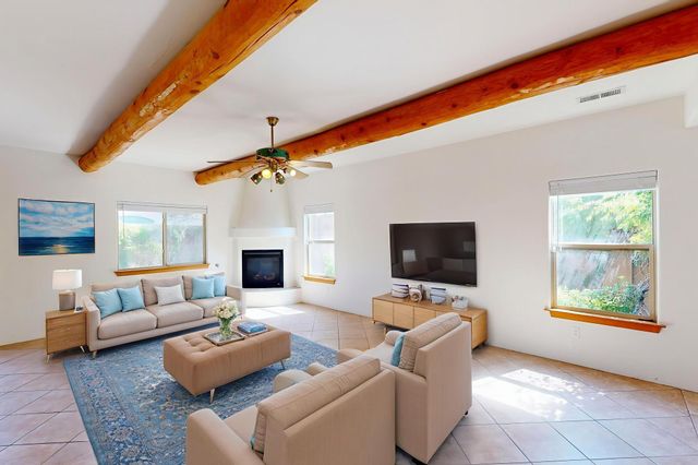 7335 Dancing Eagle Avenue NE, Albuquerque, NM 87113