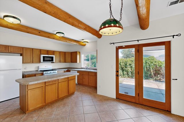 7335 Dancing Eagle Avenue NE, Albuquerque, NM 87113