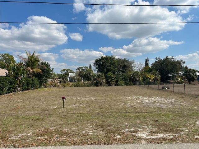 2211 Safe Harbour CT, Alva, FL 33920