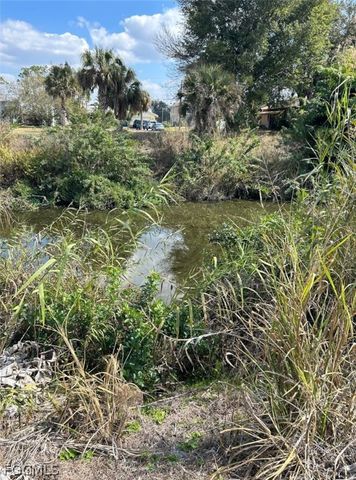 2211 Safe Harbour CT, Alva, FL 33920