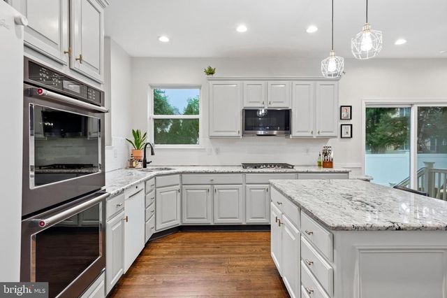6 POLO CT, Cherry Hill, NJ 08003