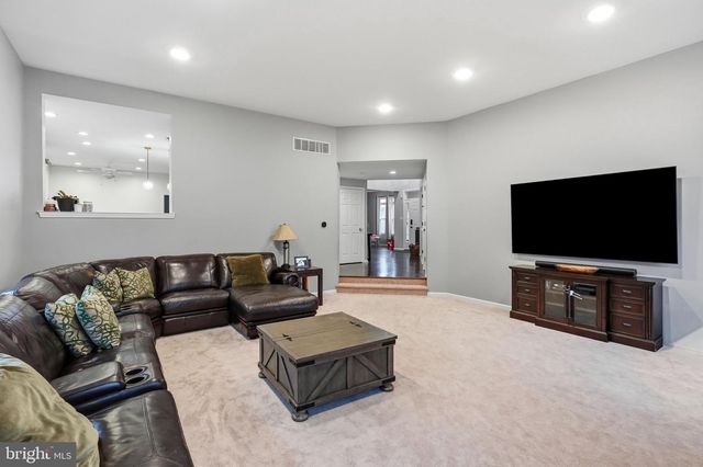 6 POLO CT, Cherry Hill, NJ 08003