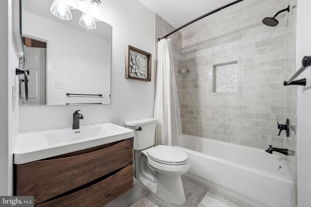 6 POLO CT, Cherry Hill, NJ 08003