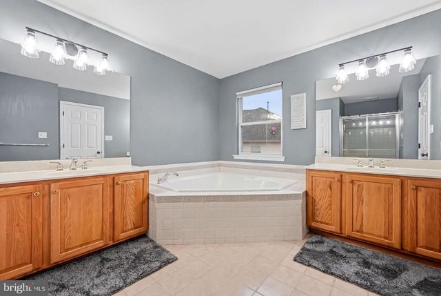 6 POLO CT, Cherry Hill, NJ 08003