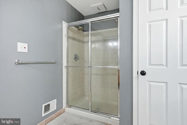 6 POLO CT, Cherry Hill, NJ 08003