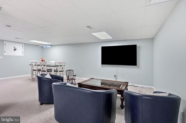 6 POLO CT, Cherry Hill, NJ 08003