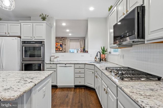 6 POLO CT, Cherry Hill, NJ 08003