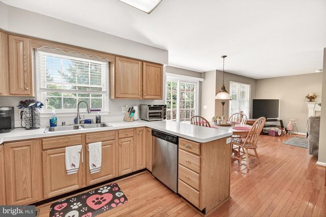2094 E GREENLEAF DR, Frederick, MD 21702