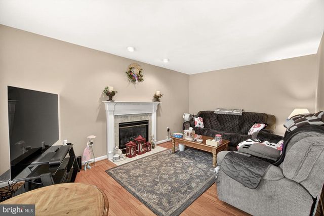 2094 E GREENLEAF DR, Frederick, MD 21702