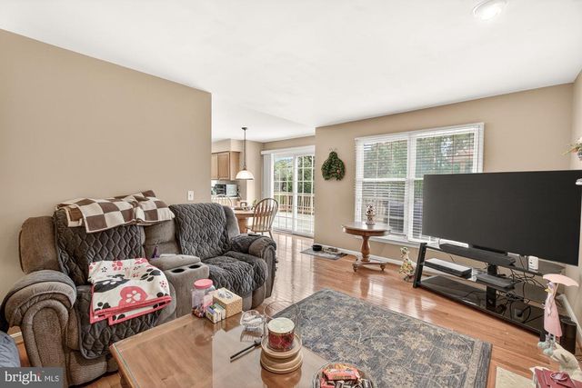 2094 E GREENLEAF DR, Frederick, MD 21702