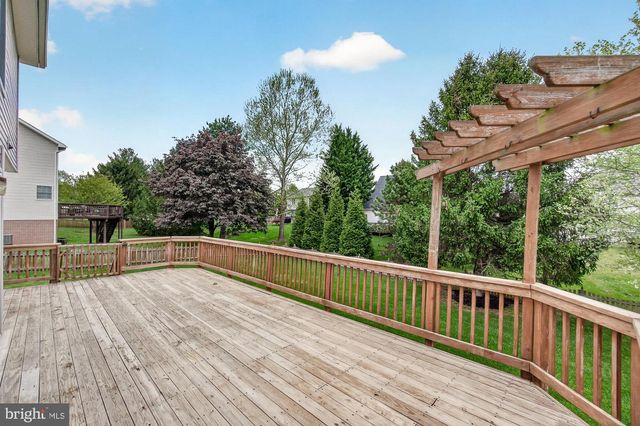 2094 E GREENLEAF DR, Frederick, MD 21702