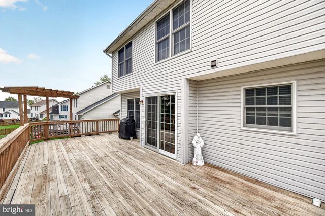 2094 E GREENLEAF DR, Frederick, MD 21702