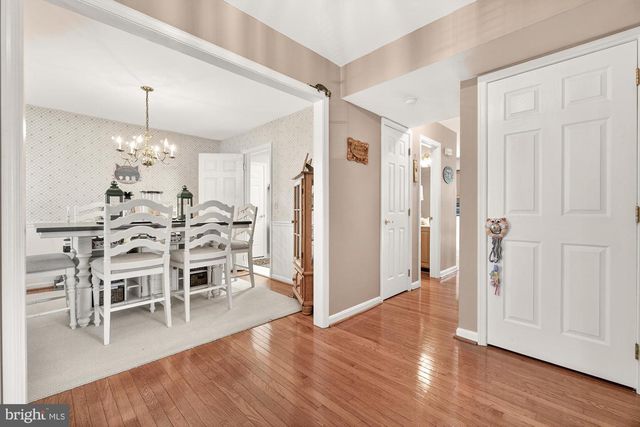 2094 E GREENLEAF DR, Frederick, MD 21702