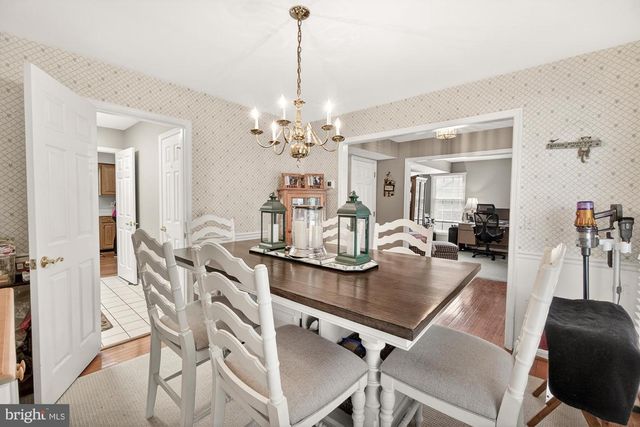 2094 E GREENLEAF DR, Frederick, MD 21702