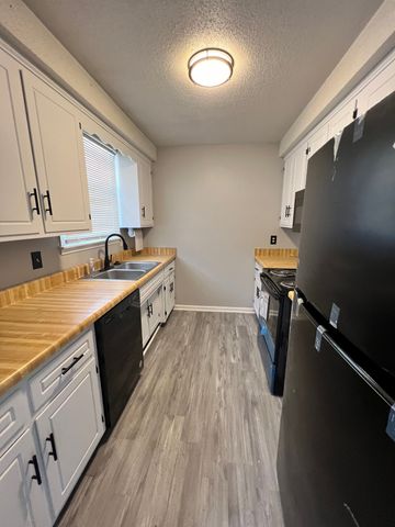 802 Knox Ln, Clarksville, TN 37042