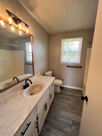 802 Knox Ln, Clarksville, TN 37042