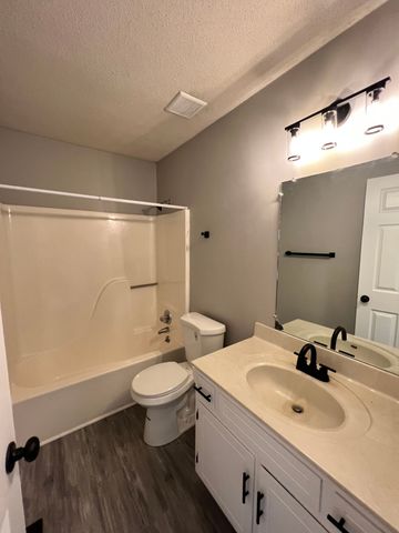 802 Knox Ln, Clarksville, TN 37042