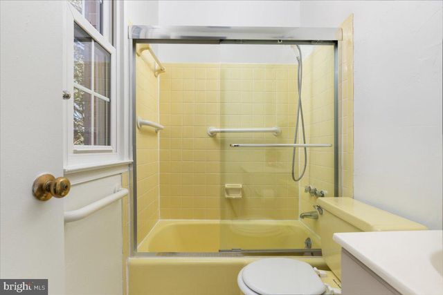 5667 RAYBURN AVE, Alexandria, VA 22311