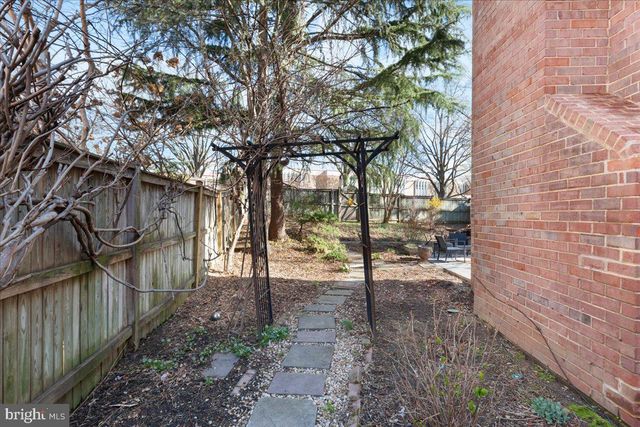 5667 RAYBURN AVE, Alexandria, VA 22311