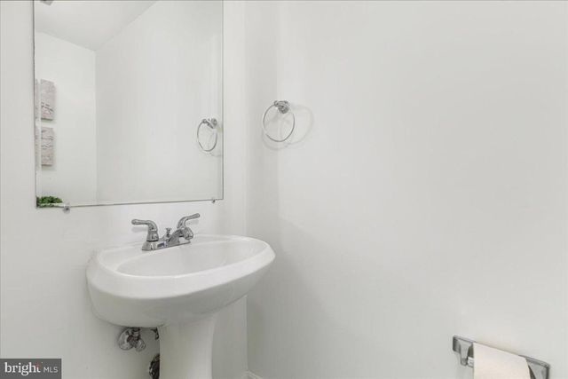 5667 RAYBURN AVE, Alexandria, VA 22311