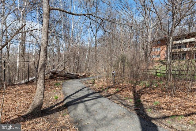 5667 RAYBURN AVE, Alexandria, VA 22311