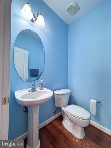 22827 OAKGROVE RD, Sterling, VA 20166