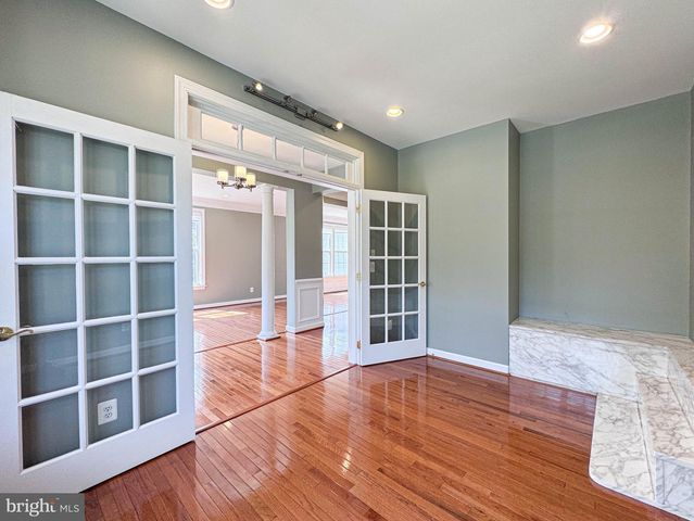 22827 OAKGROVE RD, Sterling, VA 20166