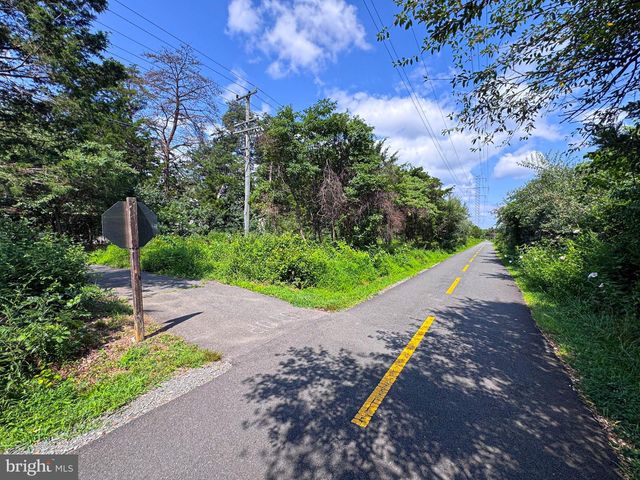 22827 OAKGROVE RD, Sterling, VA 20166