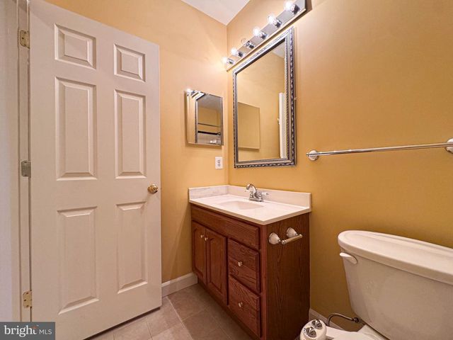 22827 OAKGROVE RD, Sterling, VA 20166