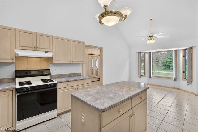 6284 S Applecross Road, Highland Heights, OH 44143