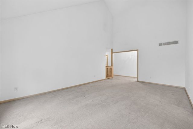 6284 S Applecross Road, Highland Heights, OH 44143