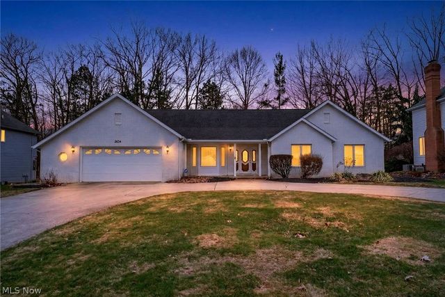 6284 S Applecross Road, Highland Heights, OH 44143