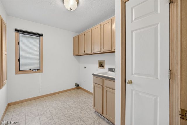 6284 S Applecross Road, Highland Heights, OH 44143