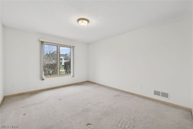 6284 S Applecross Road, Highland Heights, OH 44143