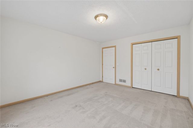 6284 S Applecross Road, Highland Heights, OH 44143