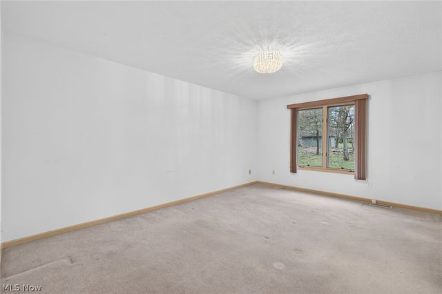 6284 S Applecross Road, Highland Heights, OH 44143